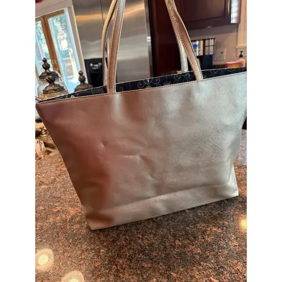 Disney Cinderella Silver Tote A Dream is a Wish Excellent Condition - Picture 2 of 9
